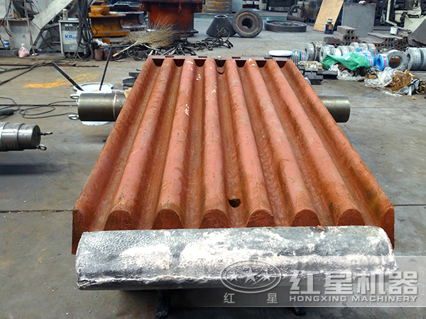 鄂式破碎機(jī)鄂板