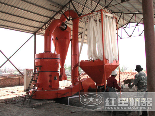 雷蒙磨粉機(jī)現(xiàn)場(chǎng)圖