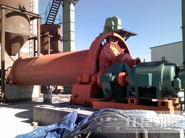 紅星螢石球磨機(jī)作業(yè)現(xiàn)場(chǎng)
